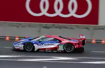 GTLM Pro (Gran Turismo Le Mans), Nr. 66 Ford GT vom Ford Chip Ganassi Team UK, im Starkregen auf der Start & Tielgeraden, wärend des Training zur 84. 24h Le Monde am 15.6.2016