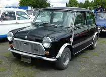 =Austin Mini, gesehen bei den Motorrad-Oldtimer-Freunden Kiebitzgrund im Juni 2016
