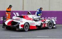 Toyota TS050 Hybrid LMP1, von Japan Toyota Gazoo Racing, Fahrer; Stéphane Sarrazin,
 Mike Conway, Kamui Kobayashi wurde 2. Hier auf den Weg zur Siegerehrung den 84. 24h von Le Mans am 19.6.2016 