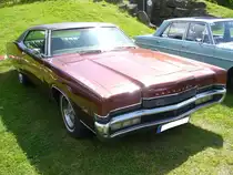 Mercury Marauder X-100 des Modelljahres 1970. Bei der Modellreihe Marauder handelt es sich um ein von 1968 - 1970 produzierte Coupe im Fullsize Format. Zusätzlich handelt es sich bei der Ausstattungsversion X-100 um eine Sportversion. Der V8-motor hat einen Hubraum von 7030 cm³ und leistet 323 PS. Herner Oldies am 03.07.2016.