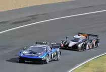 Support Race,  ROAD TO LE MANS  bei den 24h Le Mans  beim Training am 16.6.2016 Ginetta P3-15 - Nissan  Nr.32 kurz vorm überholen des Ferrari F458 Italia GT3 Nr.17