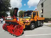 Unimog der Bundeswehr mit Schneefräse. Kaserne Regen 09.07.2016