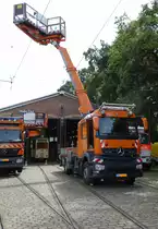 Nagelenuer VGF Mercedes Benz Arocs Oberleitungswagen mit ZAGRO Zweiwege Einheit am 10.07.16 beim Sommerfest im Straßenbahn Museum Frankfurt am Main