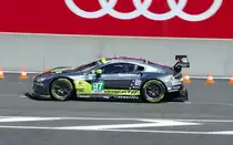 Nr.95 Aston Martin Vantage GTE (Motor: Aston Martin 4.5L V8), Aston Martin Racing, Fahrer: Fernando Rees, Jonny Adam, Richie Stanaway, wärend  der 84. 24h Le Mans am 15.6.2016 im Training