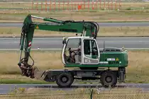 Liebherr Bagger gesehen am Flughafen Frankfurt 8.7.2016