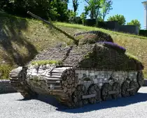 auch dieser  Panzer  begr��t die Besucher des Milit�rmuseus in Pivka, Juni 2016 