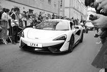 Mclaren 570S Coupé, in der Innenstadt von Le Mans bei der 22.Fahrer Parade am 17.6.2016