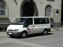 Die Johanniter Ford Transit am 17.07.16 beim Osthafen Festival 2016 in Frankfurt