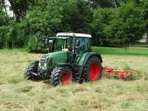 Fendt Vario 412 mit Kreiselschwader am 17.07.16 bei Maintal Bischofsheim