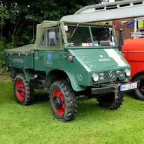 =Unimog, steht bei der Oldtimerausstellung in Gudensberg, Juli 2016