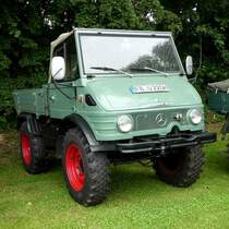 =Unimog, steht bei der Oldtimerausstellung in Gudensberg, Juli 2016