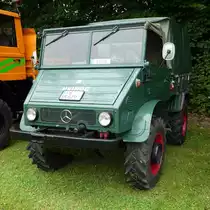 =Unimog, steht bei der Oldtimerausstellung in Gudensberg, Juli 2016
