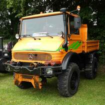 =Unimog, steht bei der Oldtimerausstellung in Gudensberg, Juli 2016