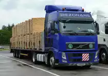 =Volvo FH rastet auf einem Rastplatz an der A7 im Juli 2016