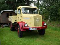 =Henschel HS 11, Bj. 1962, 132 PS. Der Radstand wurde auf 3,20 m gekürzt. Gesehen bei der Oldtimerausstellung in Gudensberg, Juli 2016