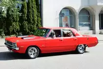 Dodge mit stolzem Hund am Bord. Aufgenommen am 21. Mai 2016 in Wetzikon, Kanton Zürich, Schweiz