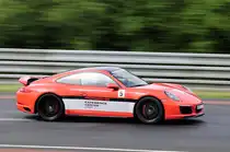 Porsche Experience Center Le Mans, Porsche Kunden durfen ihre Runden drehen, Cayman in der Porschekurve am 16.6.2016