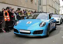 Porsche Experience Center Le Mans, Cayman in der Innenstadt von Le Mans, Fahrerparade am 17.6.2016