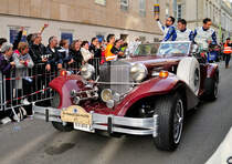 Excalibur bei der 22.Fahrer Parade am 17.6.2016 in Le Mans, auf der Rückbank: Christian Ried, Wolf Henzler & Joël Camathias,Team KCMG Porsche 911 RSR # 79
