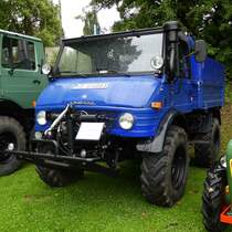 =Unimog, steht bei der Oldtimerausstellung in Gudensberg, Juli 2016