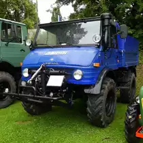 =Unimog, steht bei der Oldtimerausstellung in Gudensberg, Juli 2016