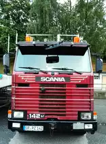 Frontal von vorn erkennt man die Ästhetik schwedischer LKW. Regen 26.07.16