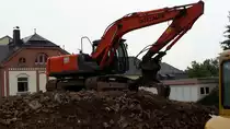 Hitachi Raupenbagger Zaxis ZX210LC auf einer Baustelle in Zeulenroda. Foto 12.06.16