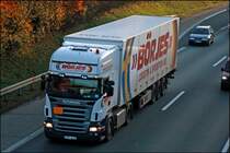 Einen weiten Heimweg hat dieser SCANIA R420 der Schwedischen Spedition BRJES aus Nybro. Neben dem Haubtsitz in Schweden gibt es auch eine Niederlassung in Erfurt/Deutschland. Bis nach Nybro muss er noch ca. 980 Kilometer zurcklegen.
