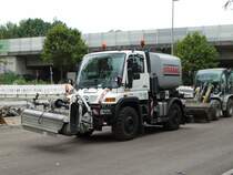 STRABAG Unimog U400 Kehrmaschine am 28.07.16 in Frankfurt am Main