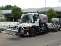 STRABAG Unimog U400 Kehrmaschine am 28.07.16 in Frankfurt am Main