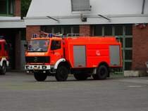 Feuerwehr Aschaffenburg Mercedes Benz GTLF (Florian Aschaffenburg 1/23/1) am 01.08.16 über den Zaun fotografiert