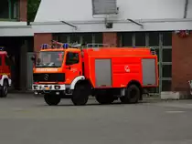 Feuerwehr Aschaffenburg Mercedes Benz GTLF (Florian Aschaffenburg 1/23/1) am 01.08.16 über den Zaun fotografiert