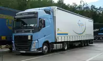 =Volvo FH der Spedition  GOYA  rastet auf der Rastanlage Großenmoor im Juli 2016