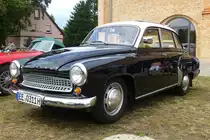 Wartburg 311 Limousine mit einer sehr schönen schwarz-weiss Lackierung, 31.07.2016 Oldtimerrallye Doberlug-Kirchhain