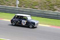 Eri Damseaux (BE) Mini Cooper S MK 1 beim  Kampf der Zwerge  auf dem Formel 1-Kurs von Spa-Francorchamps, beim Youngtimer Festival Spa 24 July 2016