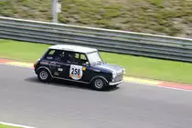 Eri Damseaux (BE) Mini Cooper S MK 1 beim  Kampf der Zwerge  auf dem Formel 1-Kurs von Spa-Francorchamps, beim Youngtimer Festival Spa 24 July 2016