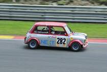 Pieter Van Cleemputte (BE) Austin Mini beim  Kampf der Zwerge  auf dem Formel 1-Kurs von Spa-Francorchamps, beim Youngtimer Festival Spa 24 July 2016