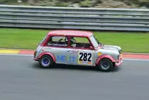 Pieter Van Cleemputte (BE) Austin Mini beim  Kampf der Zwerge  auf dem Formel 1-Kurs von Spa-Francorchamps, beim Youngtimer Festival Spa 24 July 2016