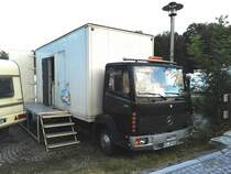 Auch wenn ich unfotogen abgestellt, war mir das optimierte Lagern der Kartons im Fahrerhaus des Mercedes-Benz LK 709 (kleinste und seltenste Motorisierung 90PS) ein Foto wert.