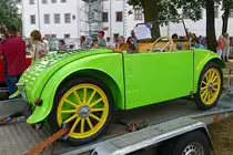Heckansicht vom Hanomag 2-10, mit tollen Design und einer auffälligen Lackierung, zu sehen am 31.07.2016 in Doberlug-Kirchhain zur Oldtimerrallye 