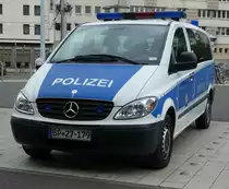 =MB Vito als Dienstfahrzeug der Bundespolizei steht im Juli 2016 am HBF Leipzig