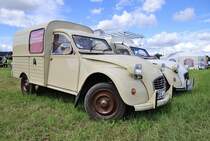 2CV Lieferwagen  Kasten-Ente  Citroen, beim 7. Internationalen Deutschlandtreffen der Freunde des 2CV 2016. Mechernich Kommern 30.7.2016
