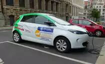 =Renault Zoe steht an einer Elektrotankstelle in Leipzig, Juli 2016
