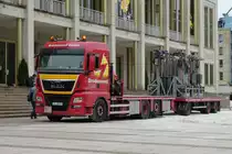 =MAN der Firma  BREDENOORD  steht zur Beladung in Leipzig, Juli 2016