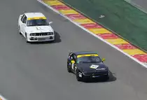 Porsche 944 Turbo verfolgt von BMW M3 Rennszene (Youngtimer Trophy B Rennen 2) Youngtimer Festival Spa 24.7.2016