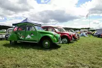 2CV Citroen, beim 7. Internationalen Deutschlandtreffen der Freunde des 2CV 2016. Mechernich Kommern 30.7.2016