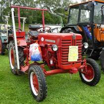 =IHC D 219, Bj. 1966, steht bei der Oldtimerausstellung in Gudensberg, Juli 2016