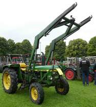 =John Deere 1030 S, Bj. 1977, steht bei der Oldtimerausstellung in Gudensberg, Juli 2016