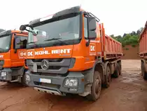 Mercedes-Benz Actros 4144 eingesetzt beim Bau der Ortsumgehung Konz-Könen, 12.06.2016