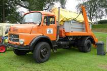 =MB 1513 als Containertransporter steht im Juli 2016 bei der Oldtimerausstellung in Gudensberg